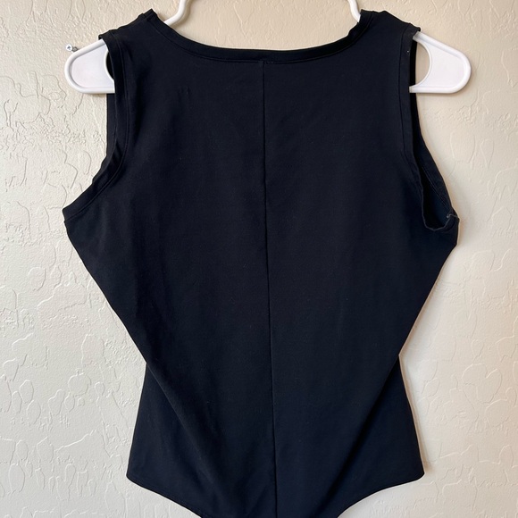 SPANX® Suit Yourself
V-Neck Tank Bodysuit Large - Picture 3 of 4